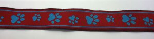 20-066 Webband 20-066, Pfoten auf Rot, Blau – für Hundehalsbänder 20 bis 24 mm