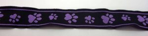 20-067 Webband 20-067, Pfoten auf Schwarz, Violett – für Hundehalsbänder 20 bis 24 mm