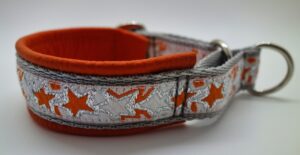 1111 Hundehalsband 1111, Orange Sterne auf Silber – fertig ab Lager