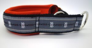 1128 Hundehalsband 1128, Edelweissranke auf Grau – fertig ab Lager