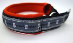 1130 Hundehalsband 1130, Edelweissranke auf Grau – fertig ab Lager